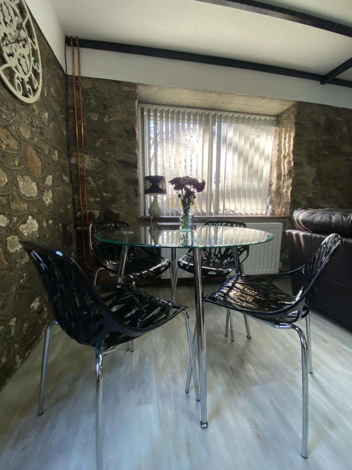 Beautiful Renovated Former Coach House Ландейло Екстериор снимка